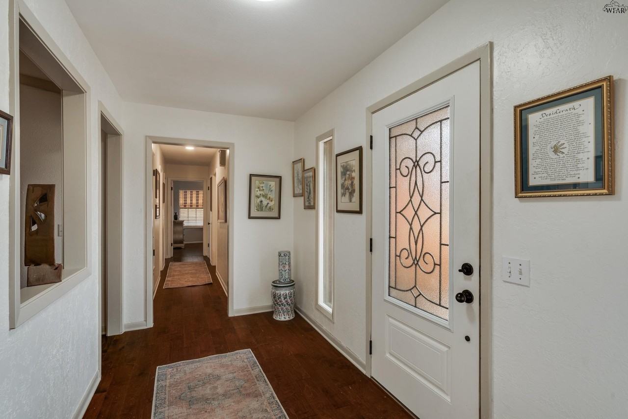 4309 Scottsdale Ln - Photo 3 of 23