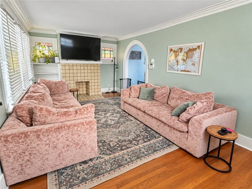 220 Sieaforth Ave - Photo 4 of 15