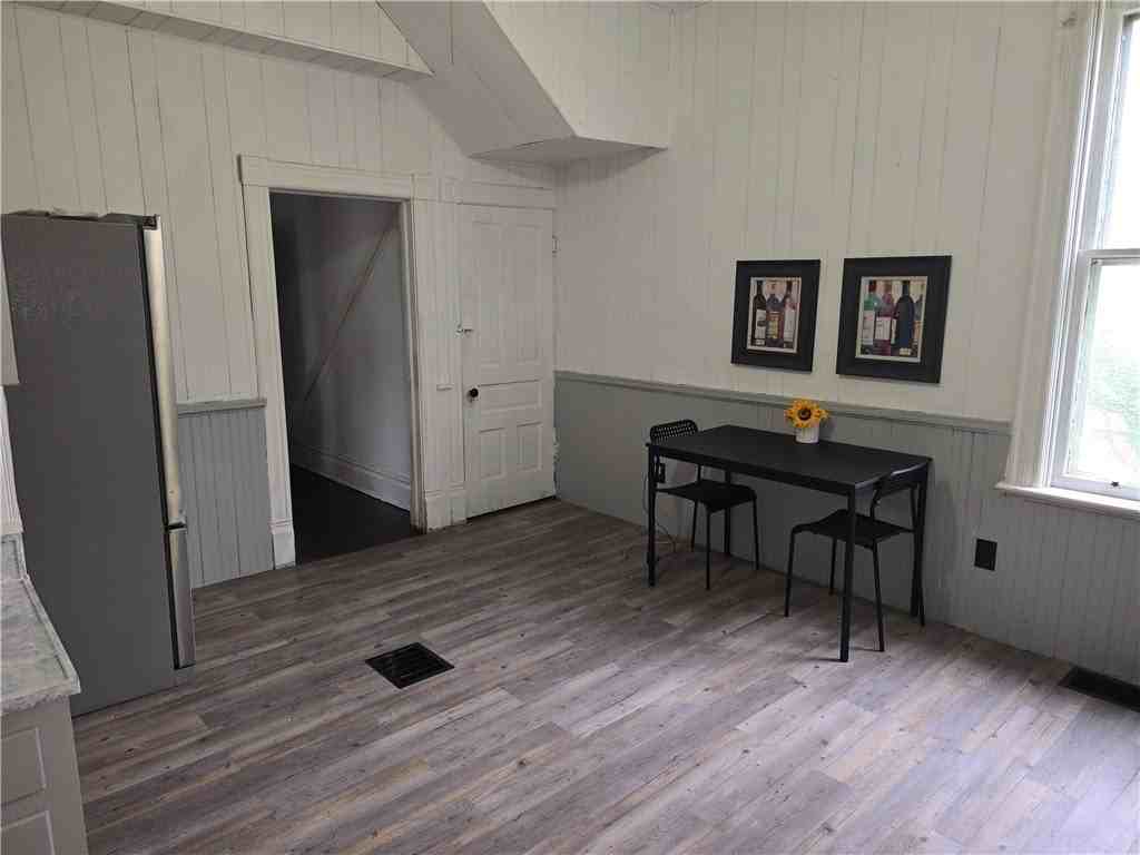 326 Franklin St - Photo 5 of 11
