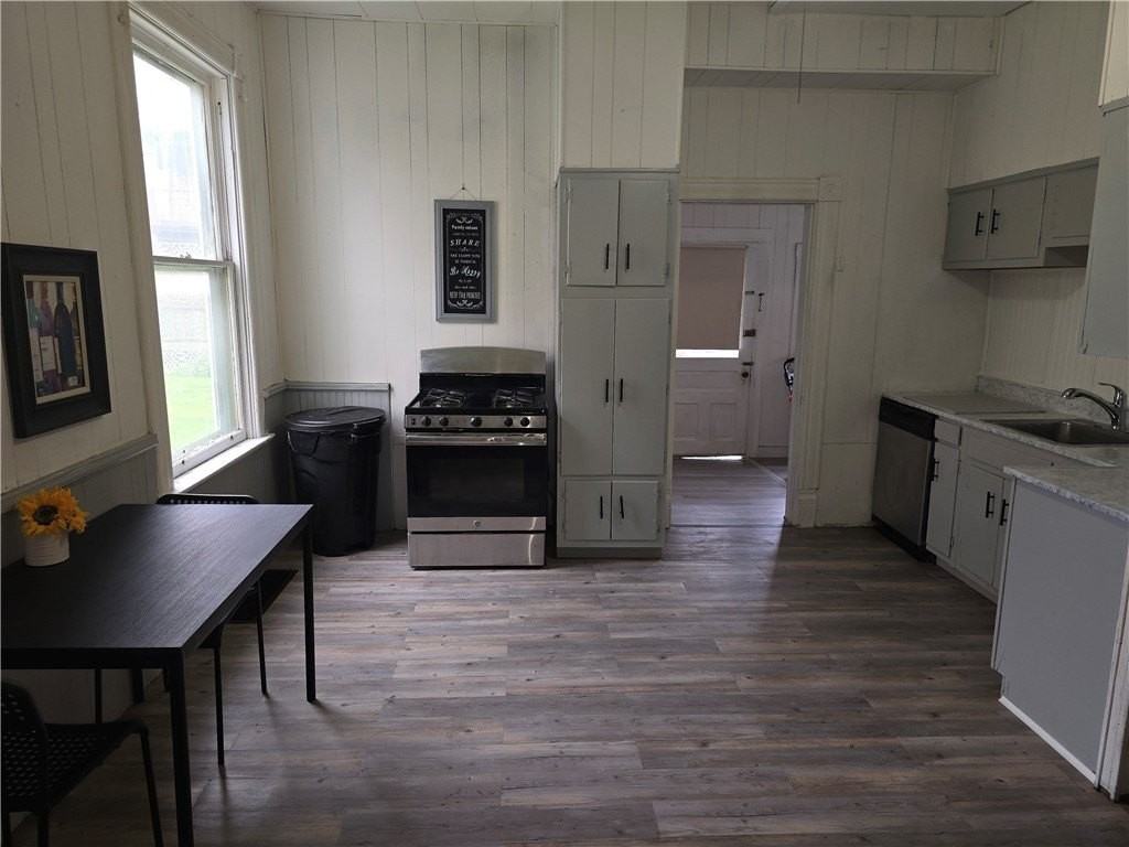 326 Franklin St - Photo 7 of 11