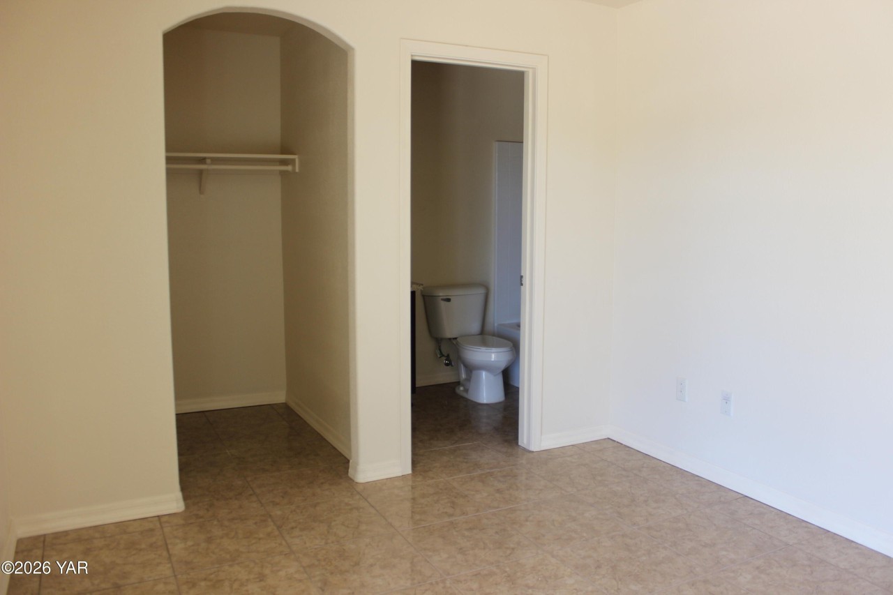 211 E Flower St #1 - Photo 7 of 8