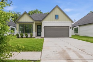 featured image of 305 E Locust St