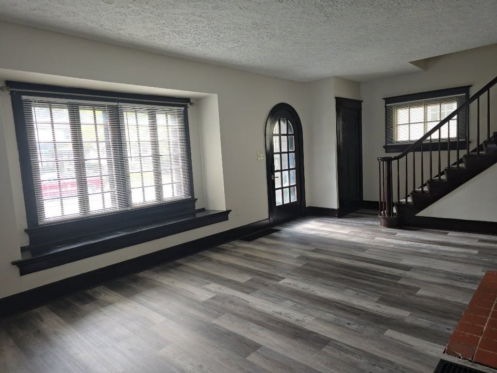 325 Knecht Dr - Photo 3 of 20