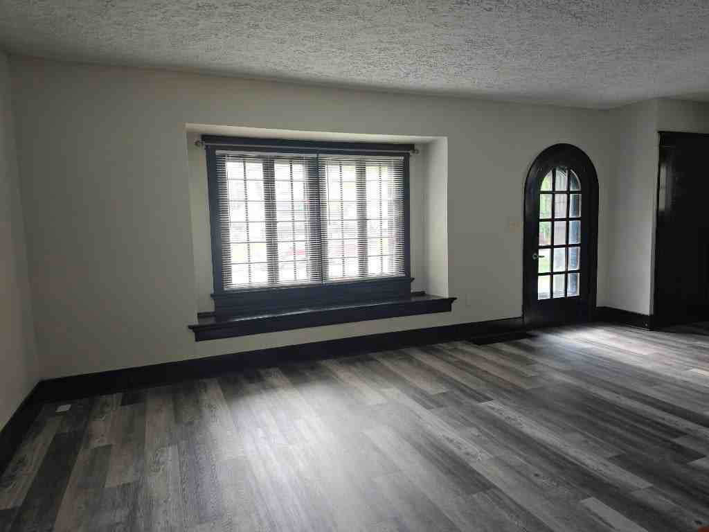 325 Knecht Dr - Photo 4 of 20