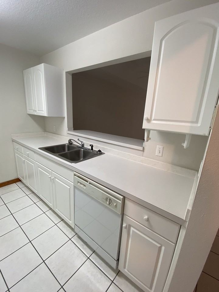 852 Radford Ct - Photo 2 of 10