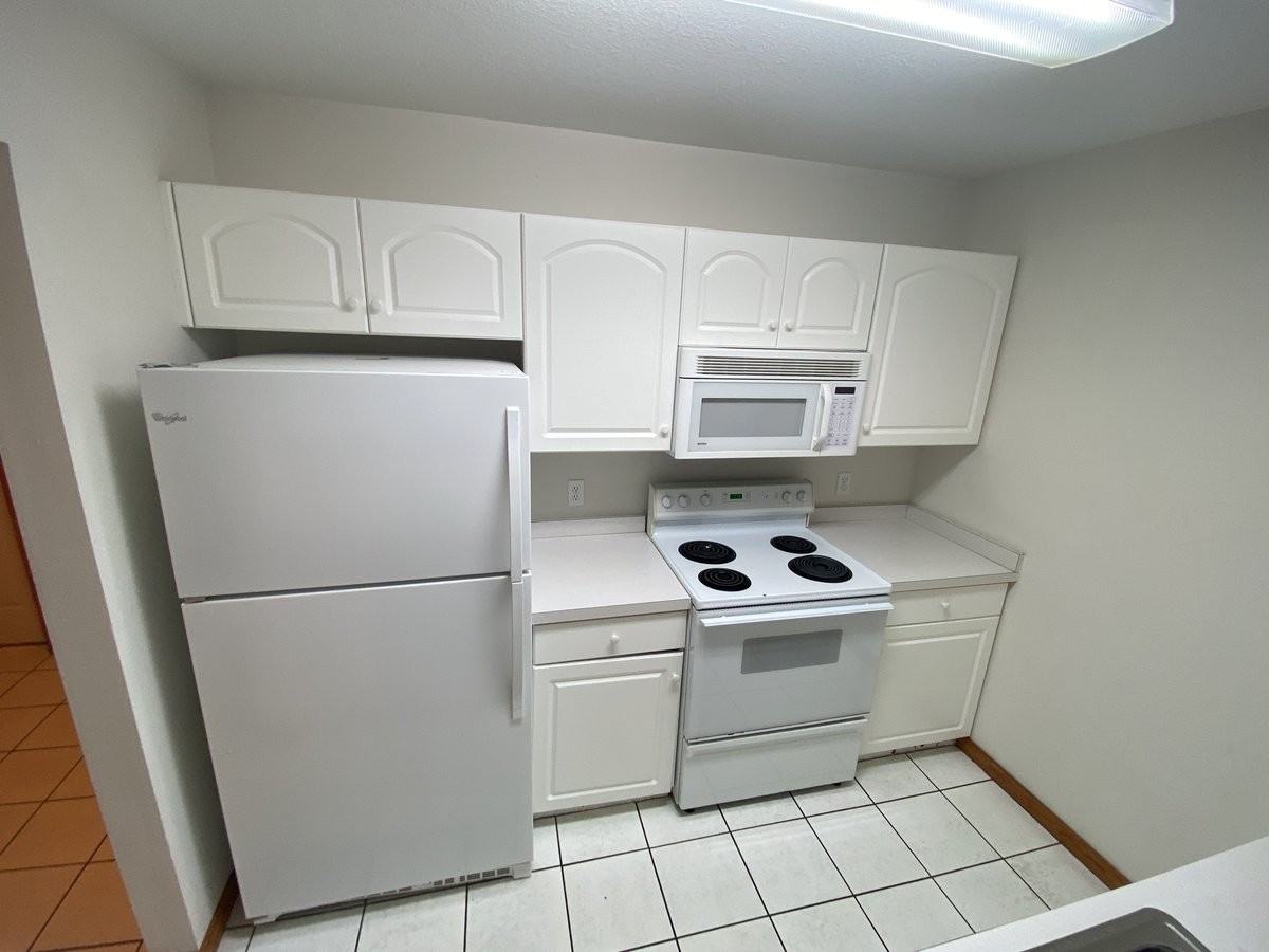 852 Radford Ct - Photo 3 of 10