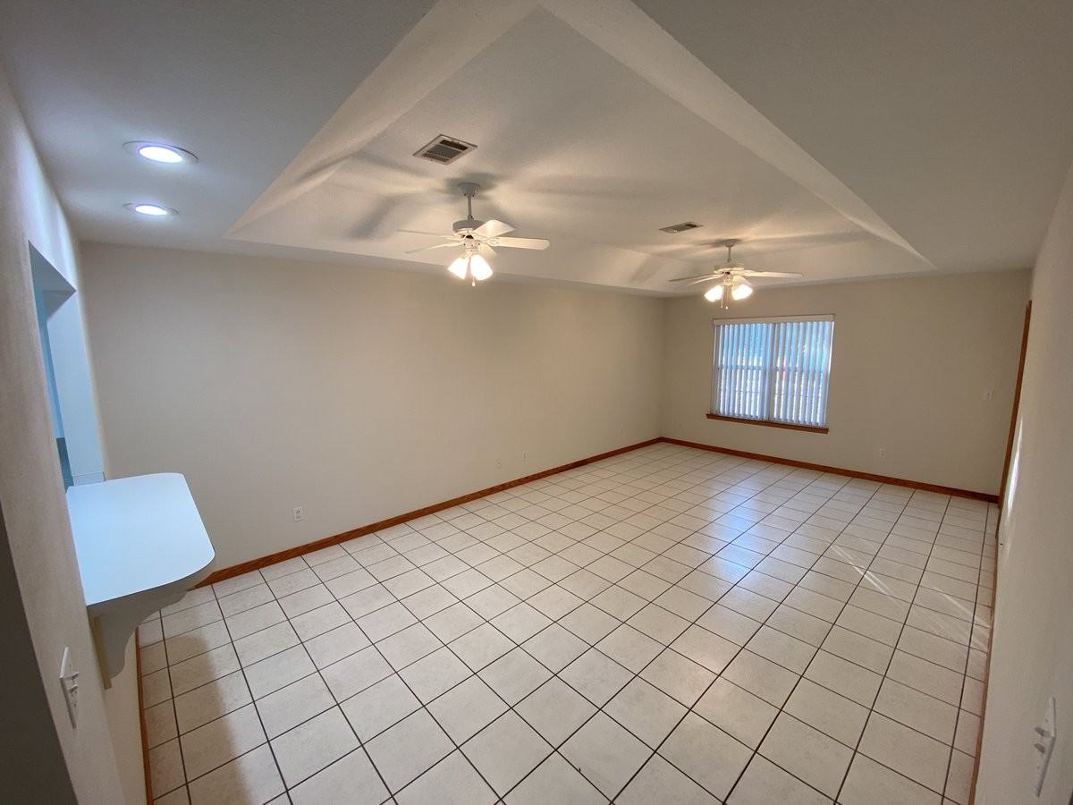 852 Radford Ct - Photo 4 of 10