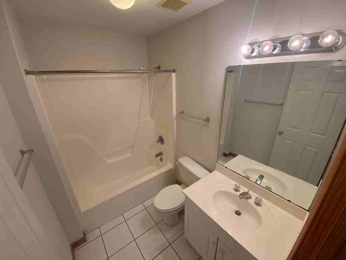 852 Radford Ct - Photo 6 of 10
