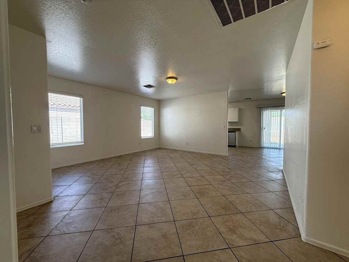 5807 N 73rd Dr - Photo 2 of 41