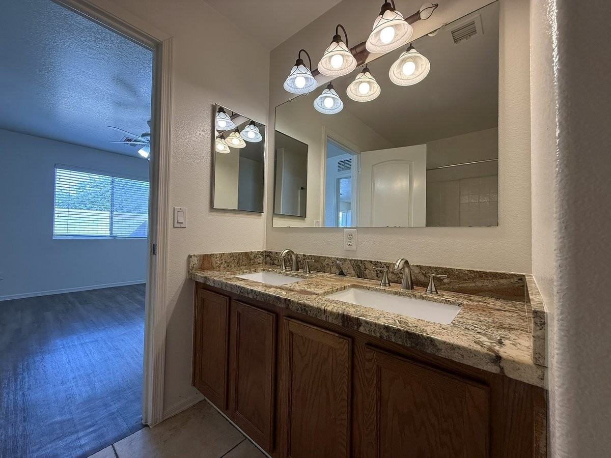 5807 N 73rd Dr - Photo 4 of 41