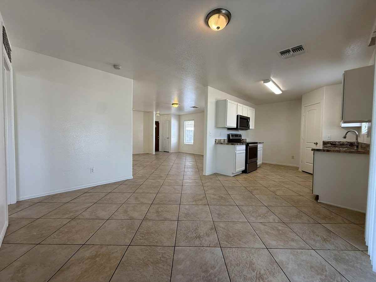 5807 N 73rd Dr - Photo 5 of 41