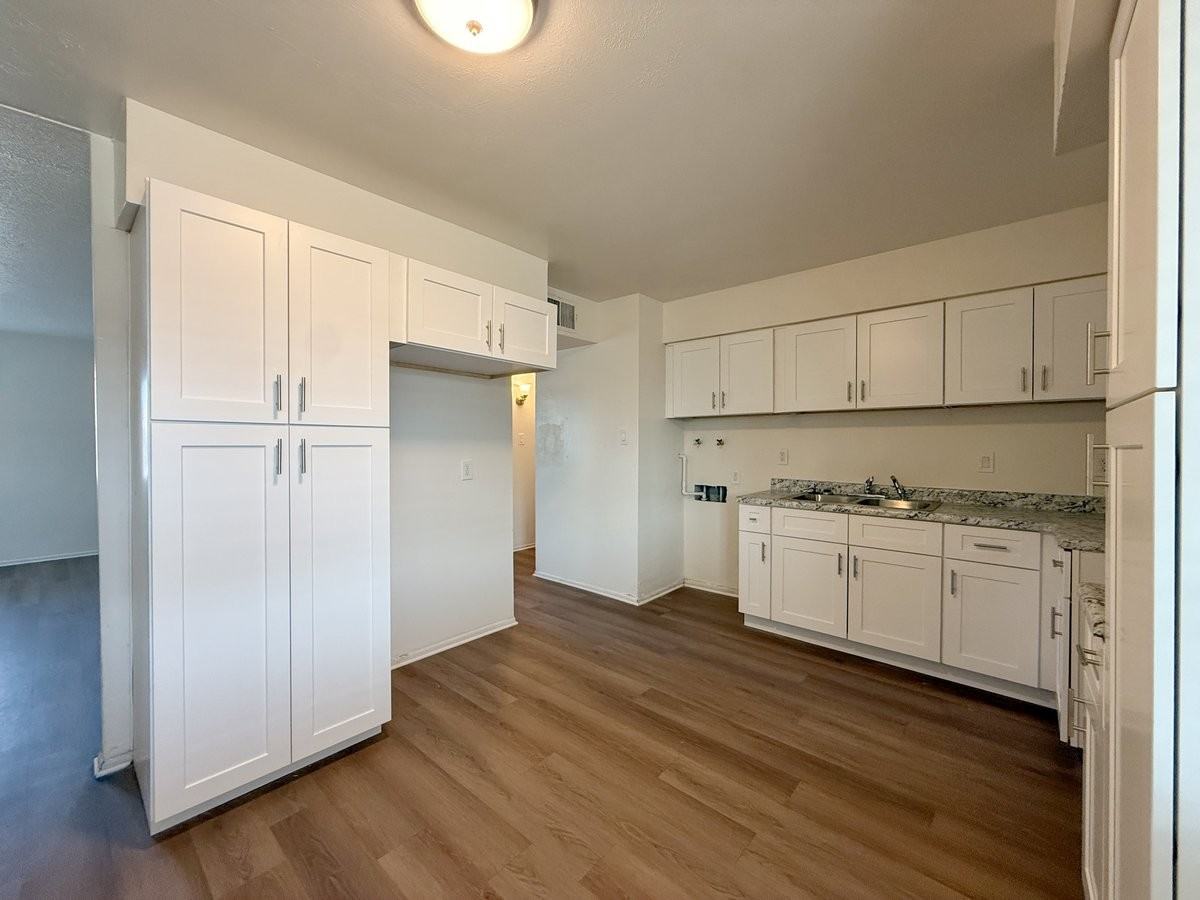 5825 W Flower St - Photo 4 of 21
