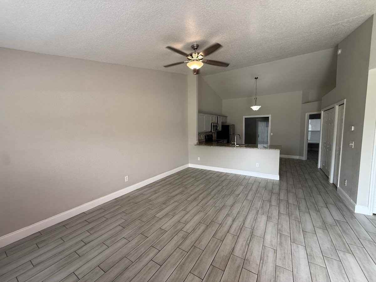 910 Alabama Ave - Photo 3 of 17