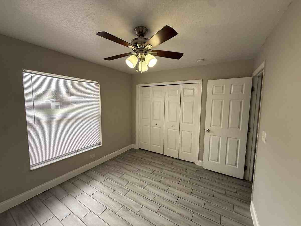 910 Alabama Ave - Photo 7 of 17