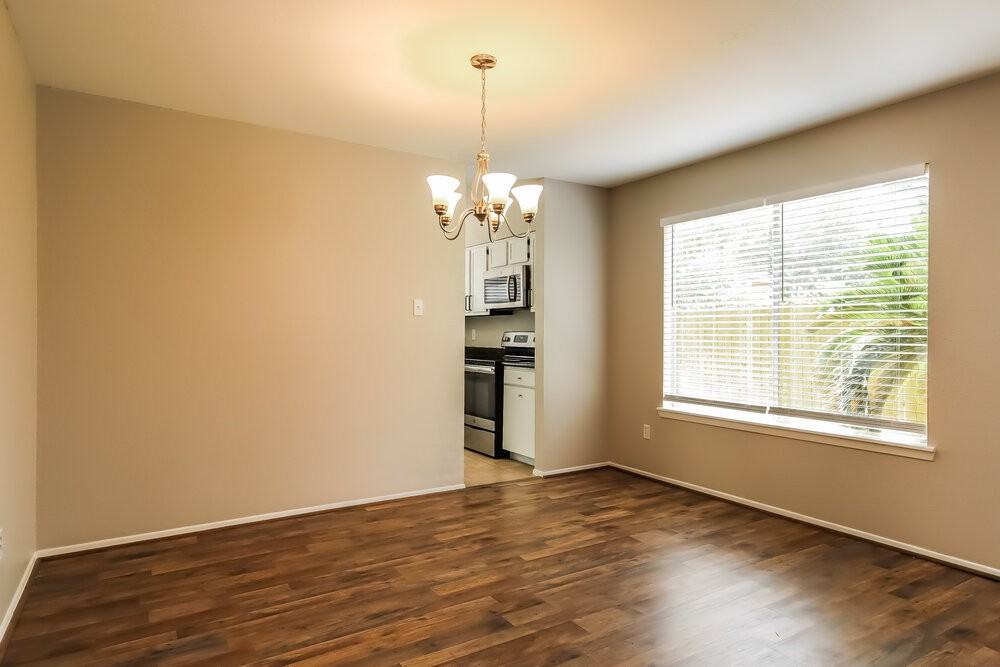 1810 Foxlake Dr - Photo 6 of 17
