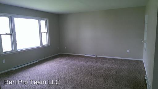 912 8th Ave W - Photo 3 of 9