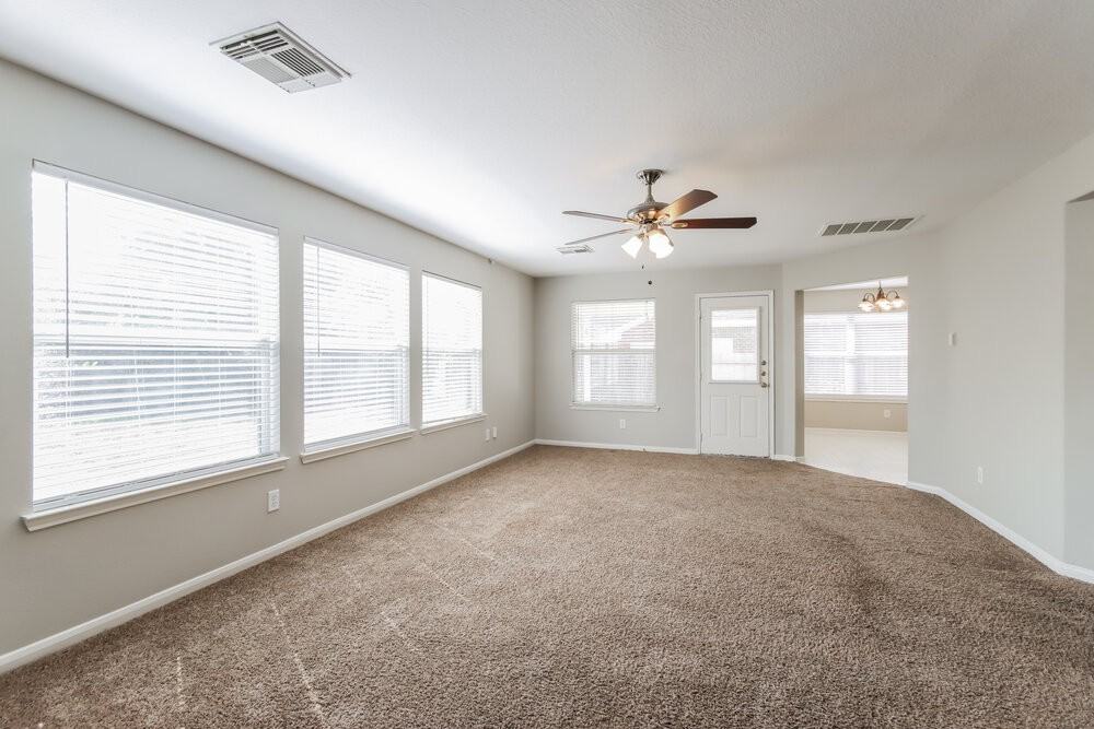 32327 Willow Creek Park - Photo 5 of 17