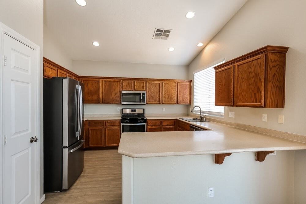 6504 Casamar St - Photo 7 of 17
