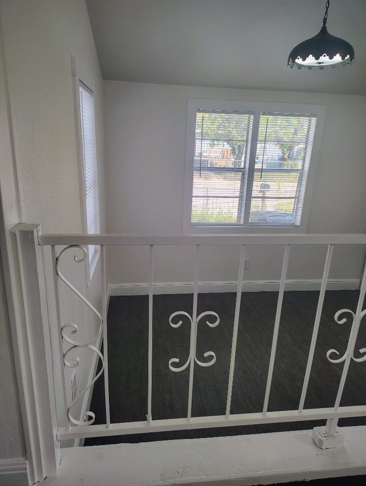 900 Thompson Pl - Photo 5 of 40