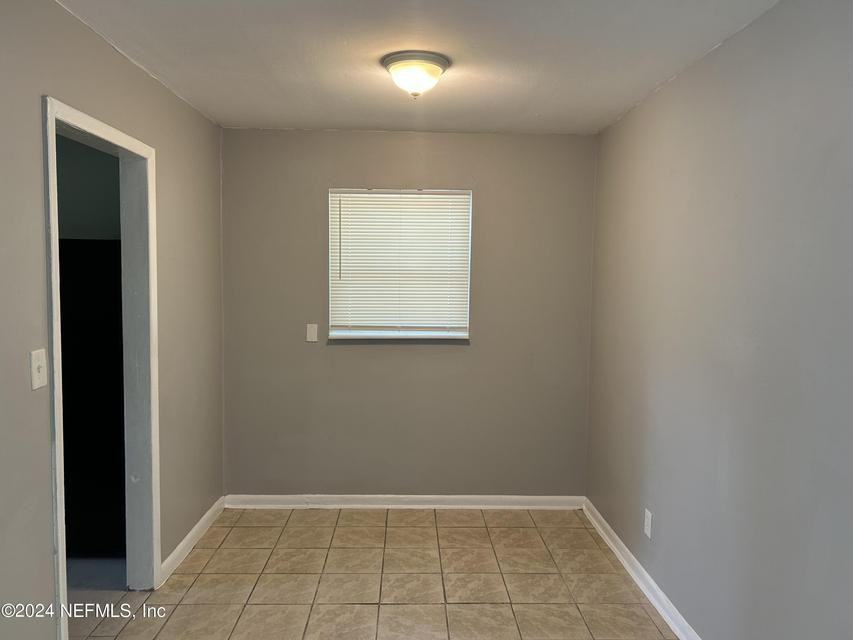 5086 Fredericksburg Ave - Photo 4 of 9