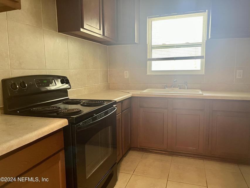 5086 Fredericksburg Ave - Photo 5 of 9