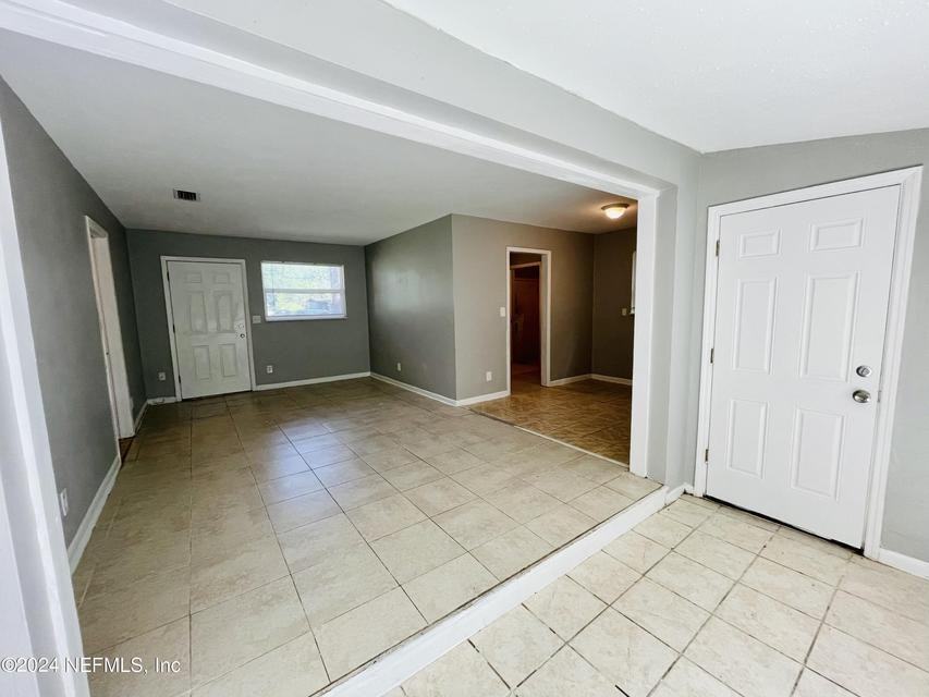 5086 Fredericksburg Ave - Photo 7 of 9