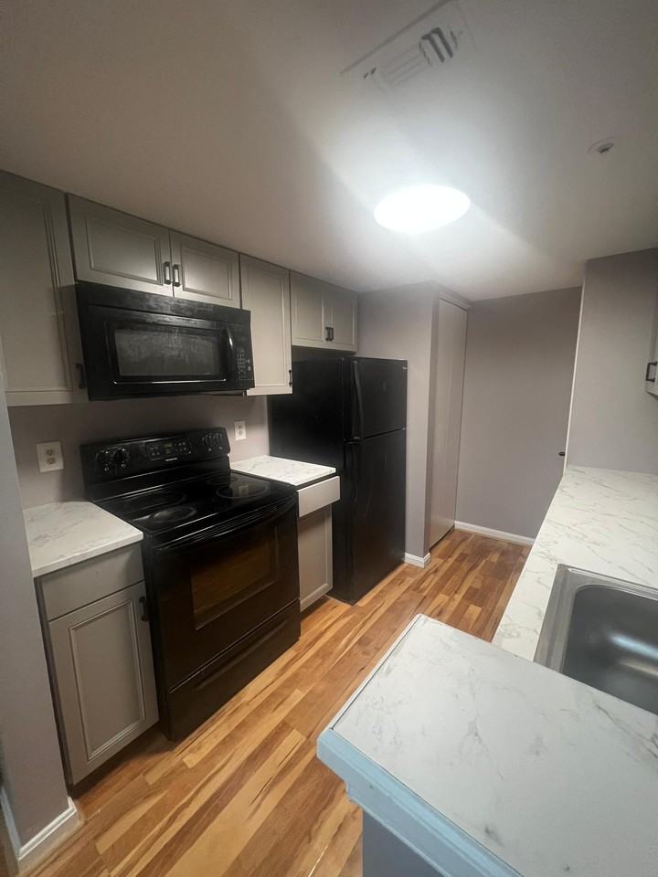 10421 Beacon Ridge Dr #303 - Photo 3 of 32