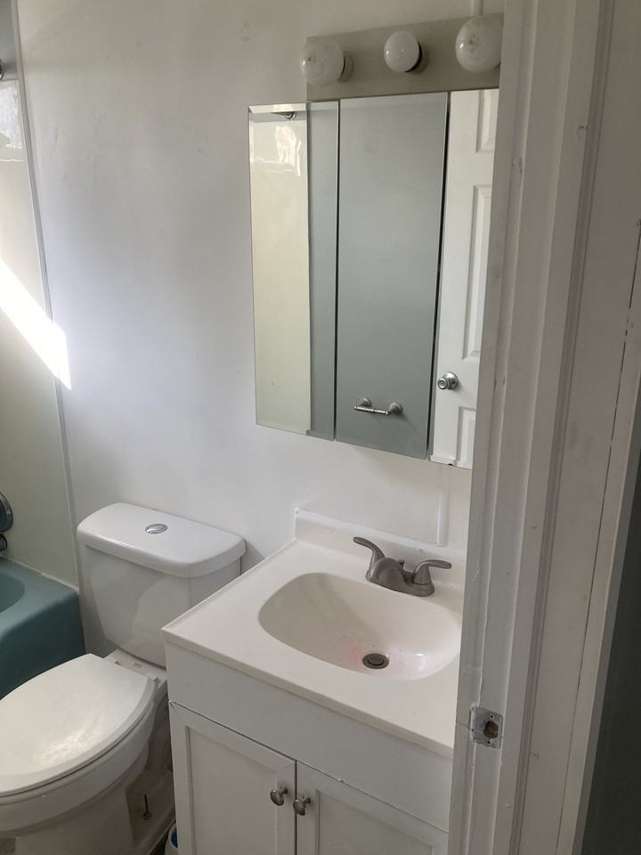 224 W Spencer St #1 - Photo 4 of 12