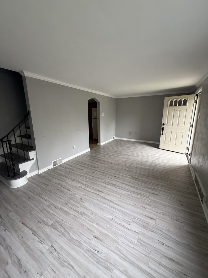 346 Mayville Ave - Photo 4 of 15