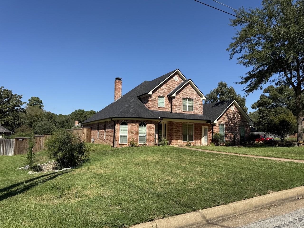 1600 Frostwood Dr - Photo 2 of 33