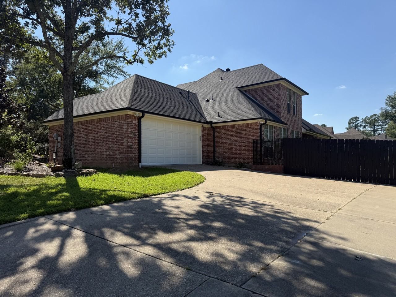1600 Frostwood Dr - Photo 3 of 33