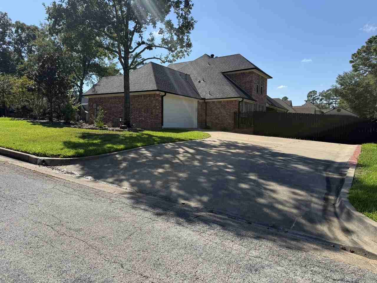 1600 Frostwood Dr - Photo 4 of 33