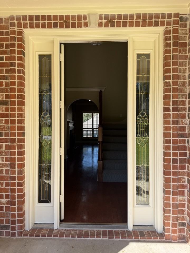 1600 Frostwood Dr - Photo 5 of 33