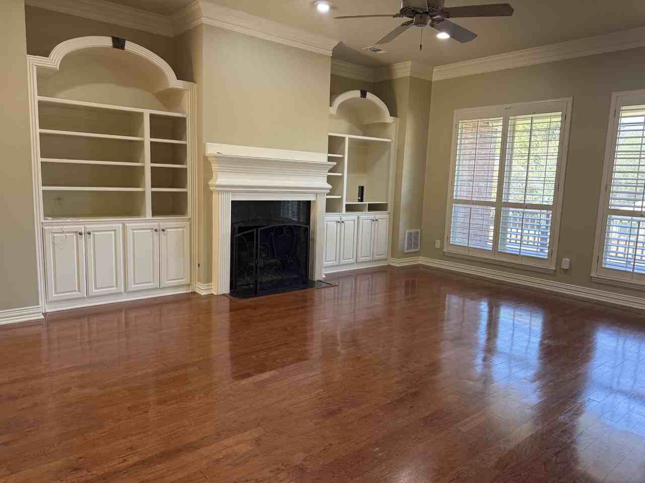 1600 Frostwood Dr - Photo 6 of 33