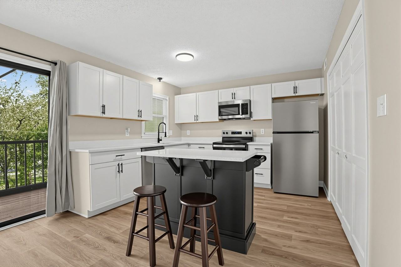 241 16th Ave Ne #5 - Photo 2 of 15