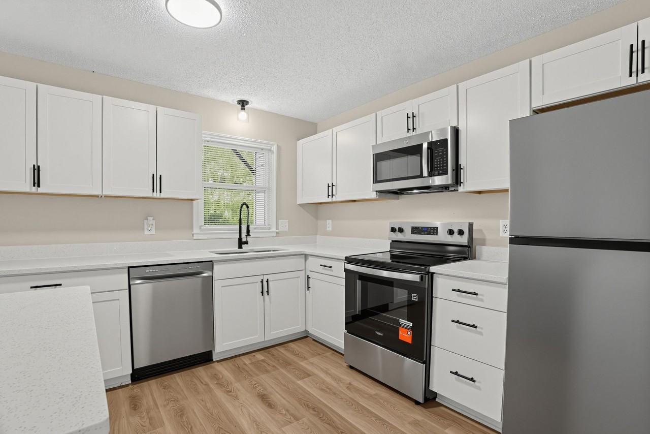 241 16th Ave Ne #5 - Photo 4 of 15