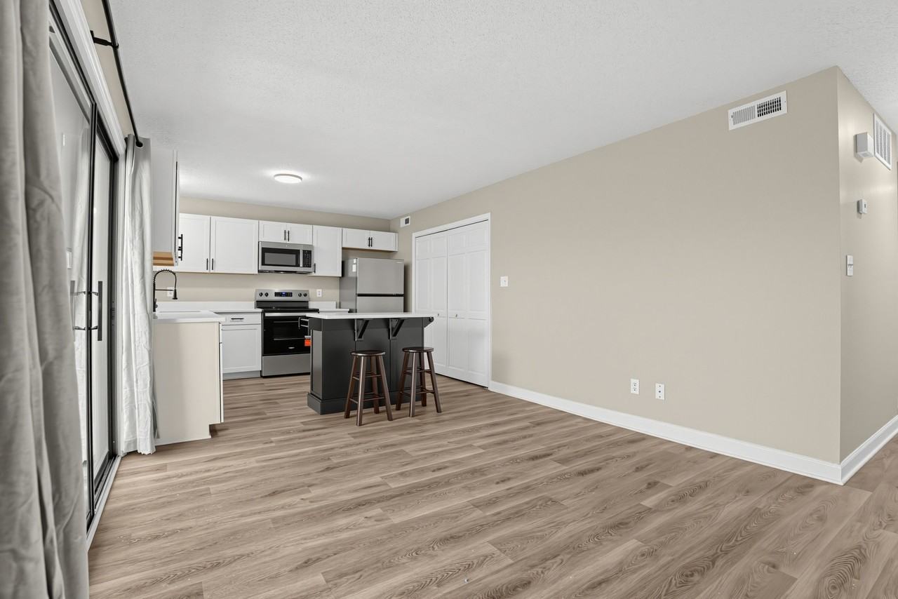 241 16th Ave Ne #5 - Photo 5 of 15