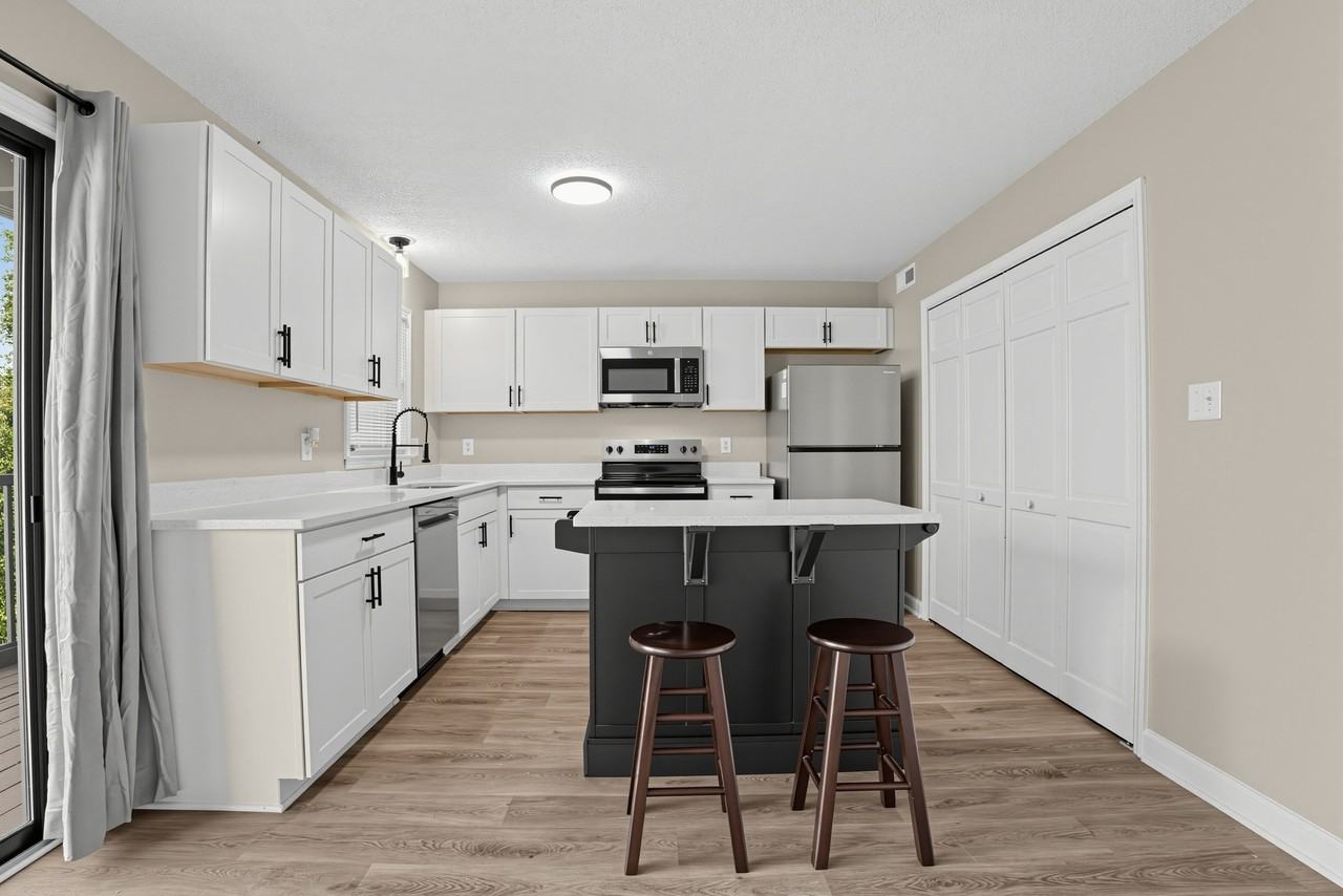 241 16th Ave Ne #5 - Photo 6 of 15