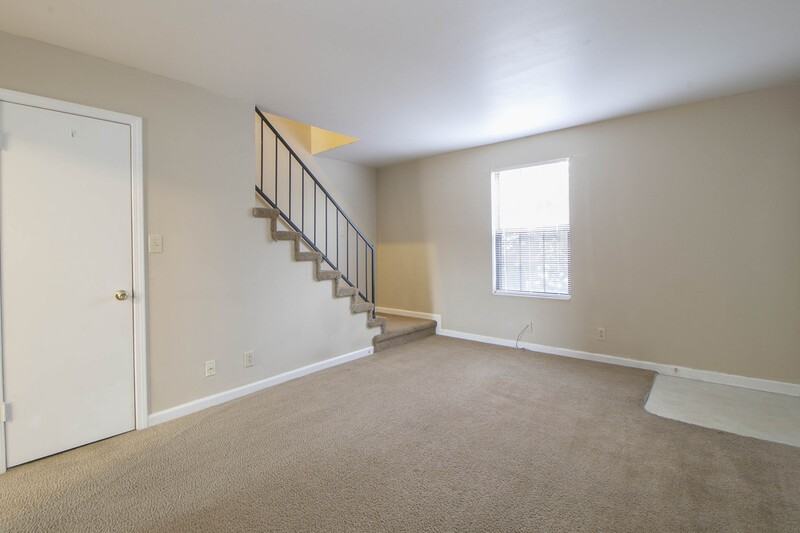 1601 Minglewood Dr #4 - Photo 3 of 16