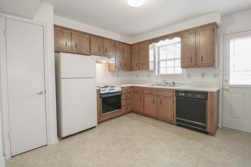 1601 Minglewood Dr #4 - Photo 5 of 16