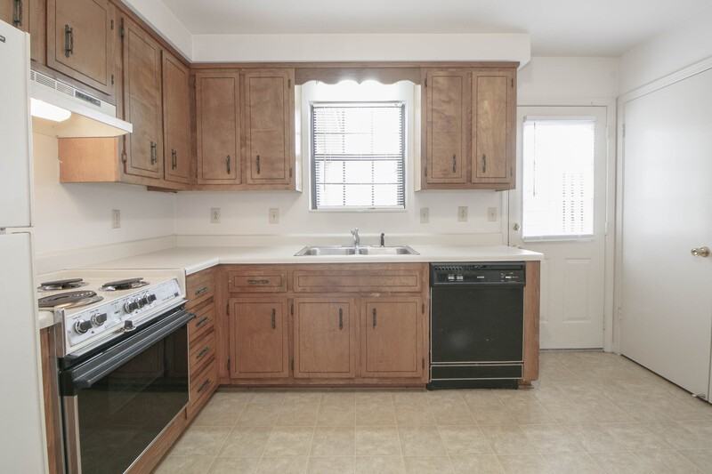 1601 Minglewood Dr #4 - Photo 6 of 16