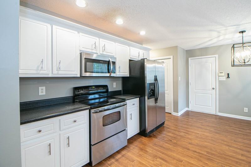 1335 Abigail Ct - Photo 7 of 31