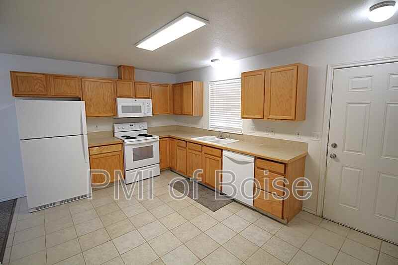1059 E Iowa Ave #2 - Photo 5 of 16