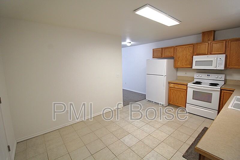 1059 E Iowa Ave #2 - Photo 6 of 16