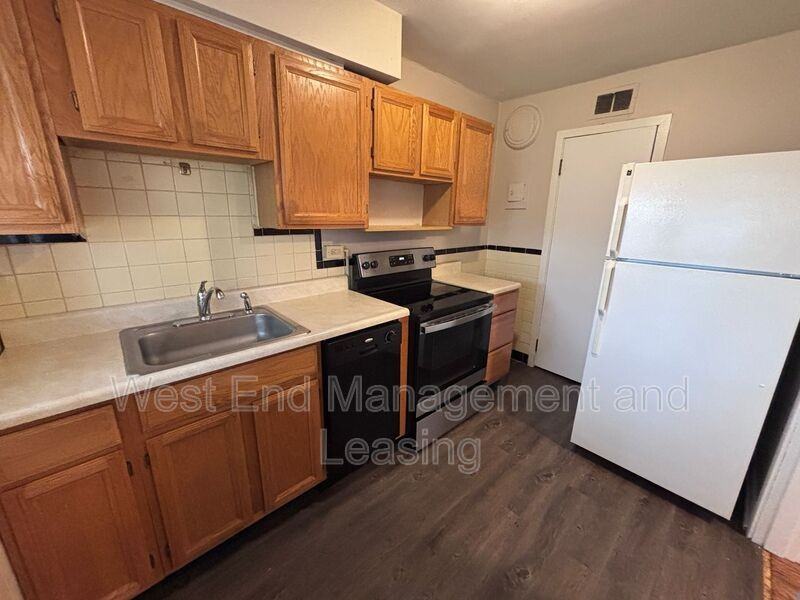 8115 Whitburn Dr #2W - Photo 3 of 10