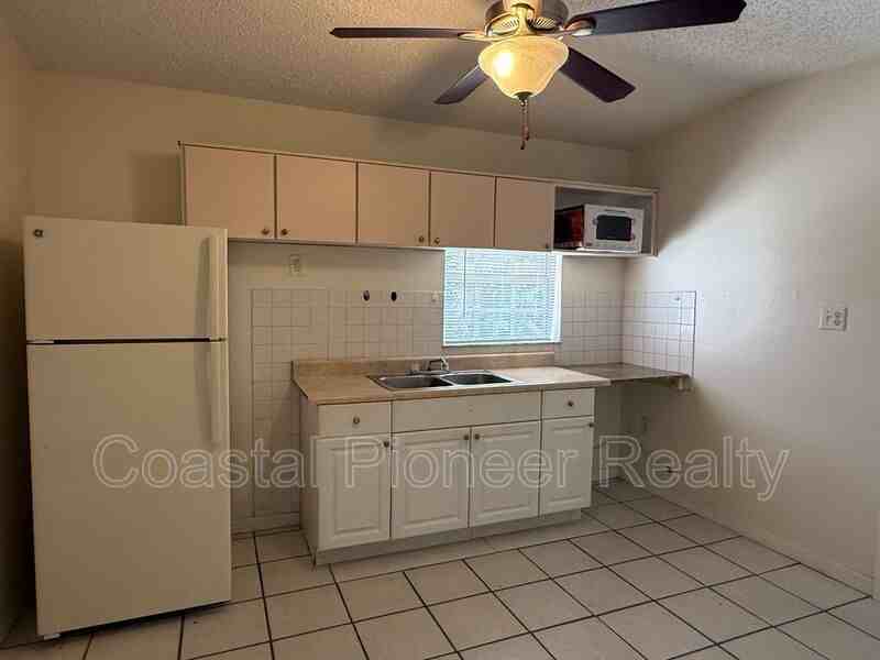 2106 N Himes Ave #1 - Photo 3 of 8