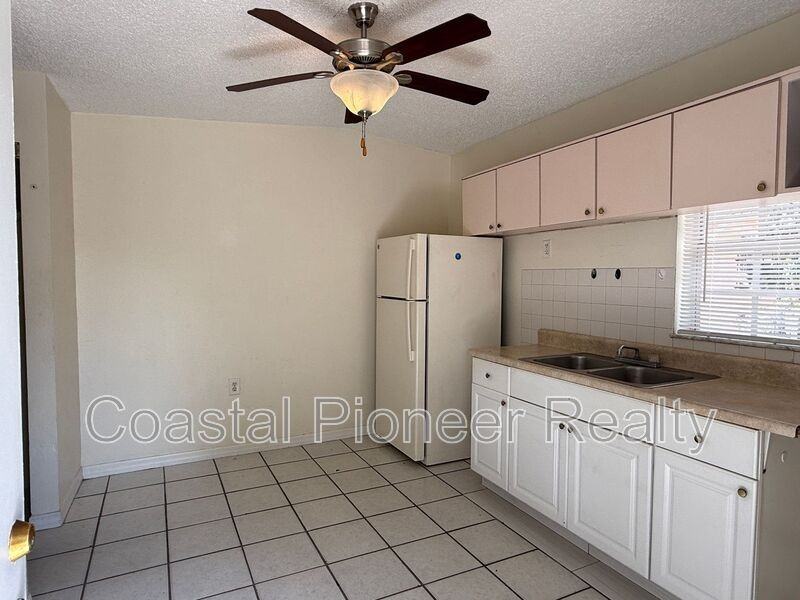 2106 N Himes Ave #1 - Photo 4 of 8