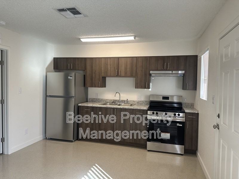 1630 E Monroe St #1 - Photo 7 of 12