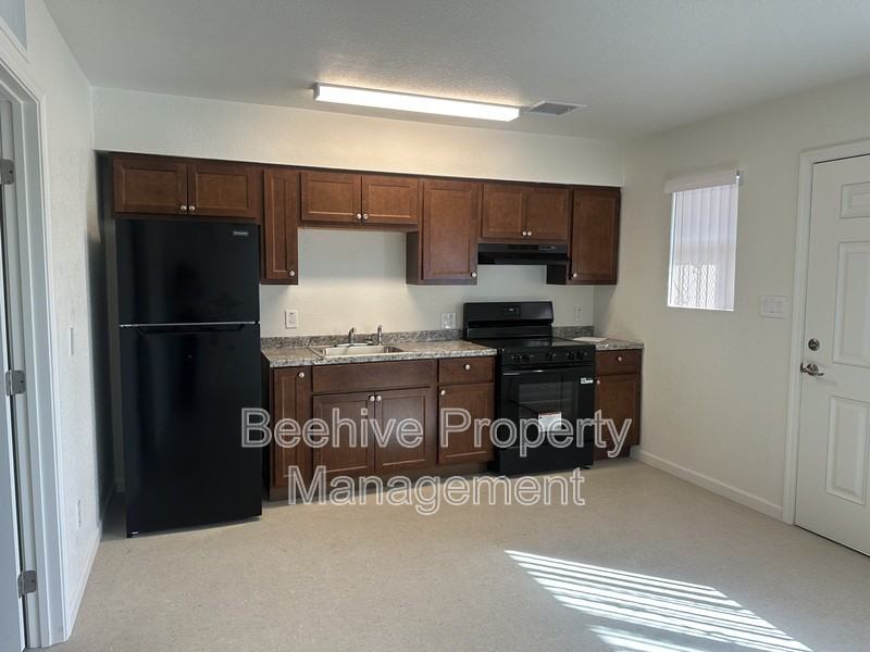 1905 E Monroe St #2 - Photo 4 of 12