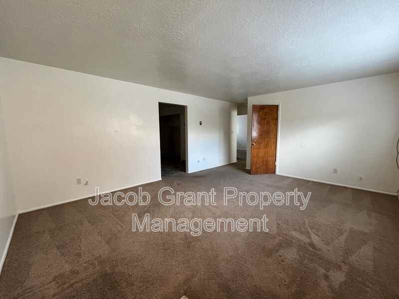 2122 Saint Clair Rd - Photo 2 of 8